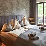 Couette-café Jeff's - With A Mountain View