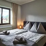 Jeff's - With A Mountain View 3*