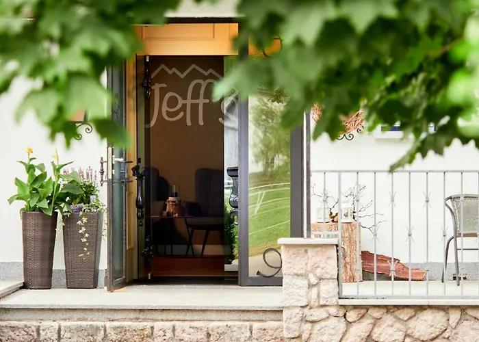 Jeff's - With A Mountain View 3*