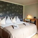 Jeff's - With A Mountain View Bed and Breakfast 3*